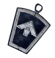 Load image into Gallery viewer, Mark Past Masters Collar Jewel