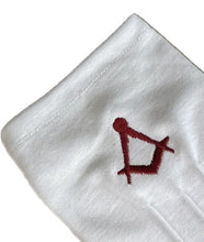 Load image into Gallery viewer, WHITE MASONIC COTTON GLOVES c/w MAROON SQUARE &amp; COMPASSES